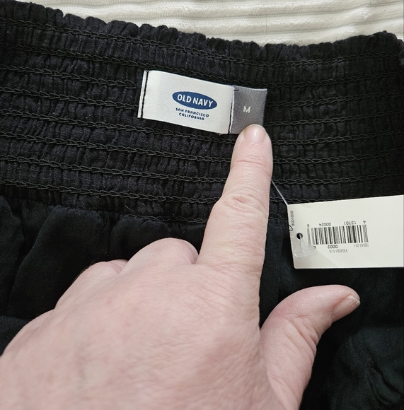 Old Navy Elegant Black Skirt with White Lace Trim Size M NWT - Picture 5 of 7